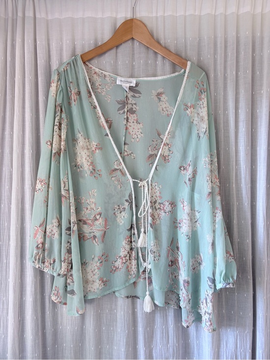 Motherhood Maternity Other - Motherhood Maternity Sage Floral Tie-Front Maternity Kimono